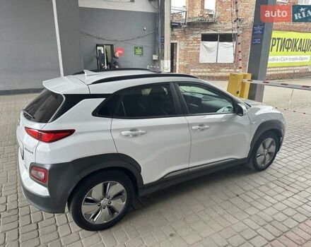 Белый Хендай Kona, объемом двигателя 0 л и пробегом 74 тыс. км за 19500 $, фото 6 на Automoto.ua