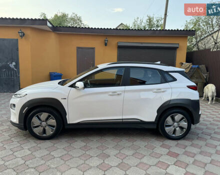 Білий Хендай Kona, об'ємом двигуна 0 л та пробігом 77 тис. км за 15499 $, фото 8 на Automoto.ua