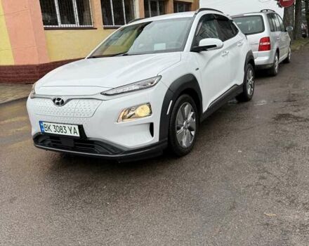 Білий Хендай Kona, об'ємом двигуна 0 л та пробігом 121 тис. км за 17500 $, фото 1 на Automoto.ua