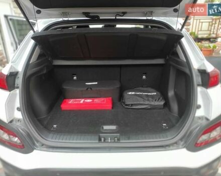 Белый Хендай Kona, объемом двигателя 0 л и пробегом 149 тыс. км за 17400 $, фото 9 на Automoto.ua