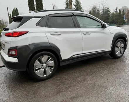 Білий Хендай Kona, об'ємом двигуна 0 л та пробігом 121 тис. км за 17500 $, фото 4 на Automoto.ua