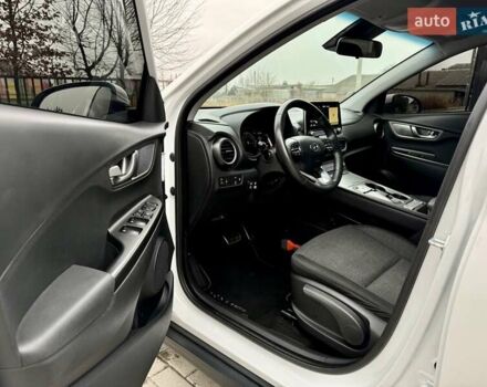 Белый Хендай Kona, объемом двигателя 0 л и пробегом 115 тыс. км за 17250 $, фото 45 на Automoto.ua