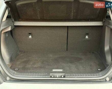 Белый Хендай Kona, объемом двигателя 0 л и пробегом 70 тыс. км за 17700 $, фото 14 на Automoto.ua