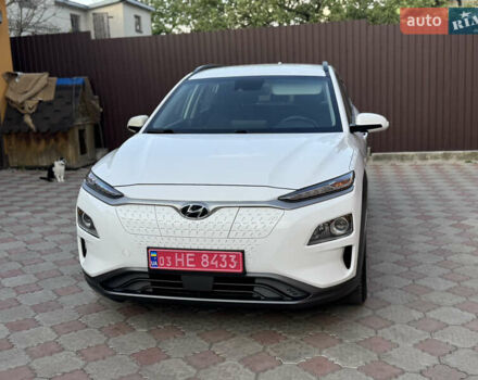 Білий Хендай Kona, об'ємом двигуна 0 л та пробігом 77 тис. км за 15499 $, фото 2 на Automoto.ua