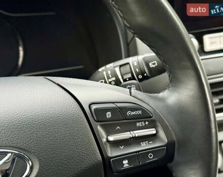 Белый Хендай Kona, объемом двигателя 0 л и пробегом 70 тыс. км за 17700 $, фото 30 на Automoto.ua