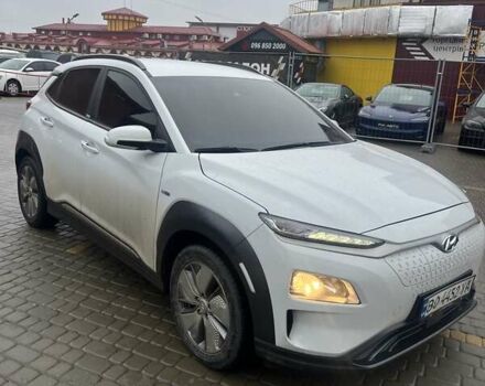 Белый Хендай Kona, объемом двигателя 0 л и пробегом 32 тыс. км за 18500 $, фото 2 на Automoto.ua