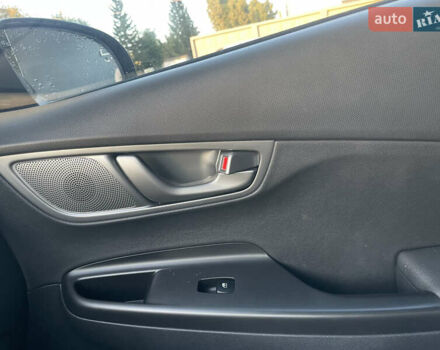 Белый Хендай Kona, объемом двигателя 0 л и пробегом 112 тыс. км за 18000 $, фото 15 на Automoto.ua