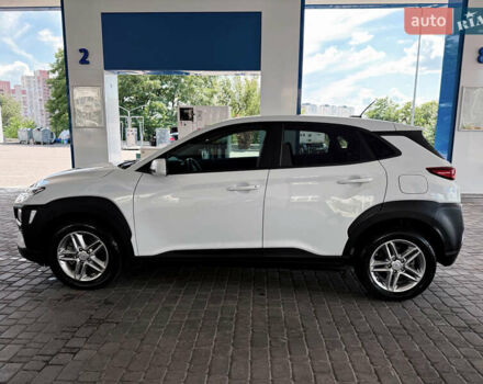 Белый Хендай Kona, объемом двигателя 2 л и пробегом 115 тыс. км за 15700 $, фото 3 на Automoto.ua