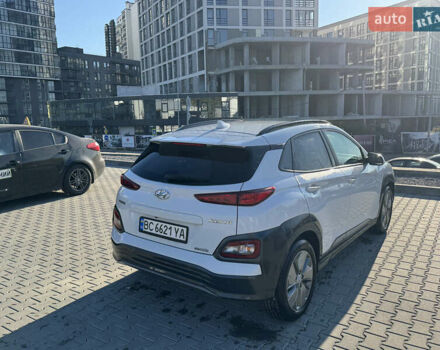 Білий Хендай Kona, об'ємом двигуна 0 л та пробігом 64 тис. км за 17500 $, фото 4 на Automoto.ua