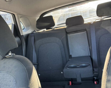 Білий Хендай Kona, об'ємом двигуна 0 л та пробігом 64 тис. км за 17500 $, фото 8 на Automoto.ua