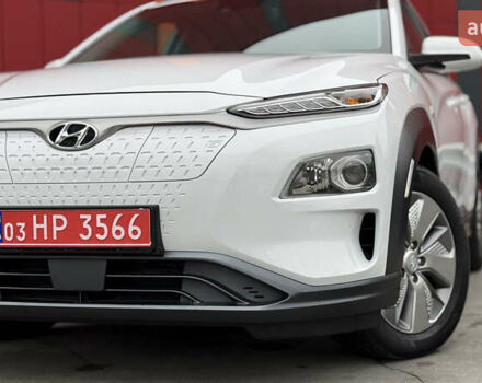 Белый Хендай Kona, объемом двигателя 0 л и пробегом 70 тыс. км за 16950 $, фото 6 на Automoto.ua