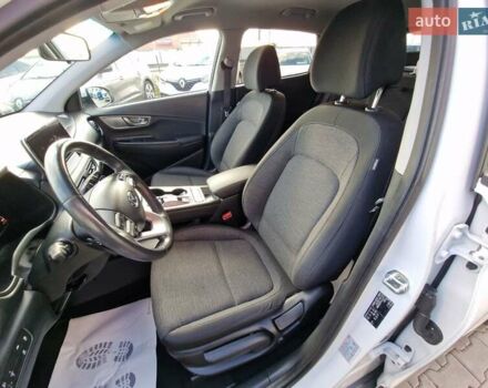 Белый Хендай Kona, объемом двигателя 0 л и пробегом 70 тыс. км за 16500 $, фото 25 на Automoto.ua