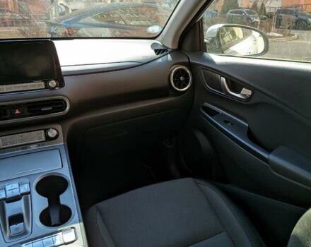 Белый Хендай Kona, объемом двигателя 0 л и пробегом 98 тыс. км за 19000 $, фото 19 на Automoto.ua