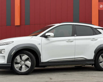 Белый Хендай Kona, объемом двигателя 0 л и пробегом 70 тыс. км за 16950 $, фото 4 на Automoto.ua