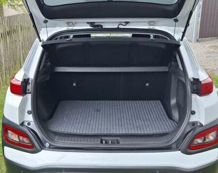 Белый Хендай Kona, объемом двигателя 0 л и пробегом 55 тыс. км за 16500 $, фото 5 на Automoto.ua