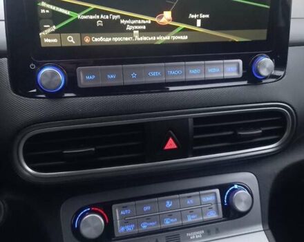 Білий Хендай Kona, об'ємом двигуна 0 л та пробігом 93 тис. км за 18950 $, фото 70 на Automoto.ua