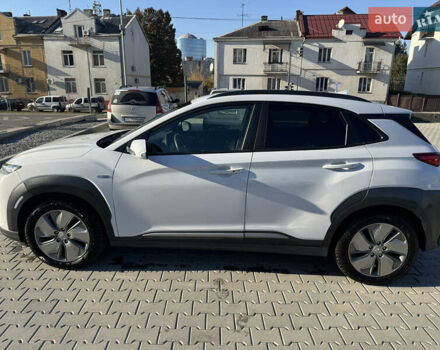 Білий Хендай Kona, об'ємом двигуна 0 л та пробігом 64 тис. км за 17500 $, фото 3 на Automoto.ua
