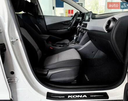 Белый Хендай Kona, объемом двигателя 2 л и пробегом 115 тыс. км за 15700 $, фото 16 на Automoto.ua