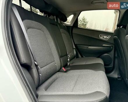 Белый Хендай Kona, объемом двигателя 0 л и пробегом 115 тыс. км за 17250 $, фото 86 на Automoto.ua