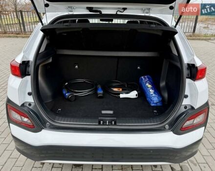 Белый Хендай Kona, объемом двигателя 0 л и пробегом 115 тыс. км за 17250 $, фото 99 на Automoto.ua