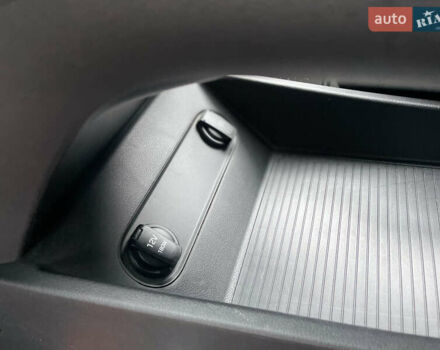 Білий Хендай Kona, об'ємом двигуна 0 л та пробігом 110 тис. км за 17300 $, фото 15 на Automoto.ua