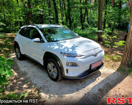 Белый Хендай Kona, объемом двигателя 0.15 л и пробегом 85 тыс. км за 15700 $, фото 3 на Automoto.ua