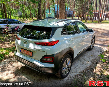 Белый Хендай Kona, объемом двигателя 0.15 л и пробегом 85 тыс. км за 15700 $, фото 2 на Automoto.ua