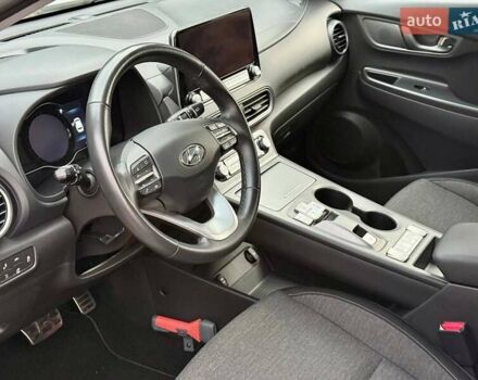 Белый Хендай Kona, объемом двигателя 0 л и пробегом 70 тыс. км за 17700 $, фото 20 на Automoto.ua