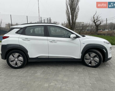 Білий Хендай Kona, об'ємом двигуна 0 л та пробігом 110 тис. км за 17300 $, фото 27 на Automoto.ua