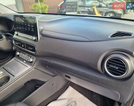 Белый Хендай Kona, объемом двигателя 0 л и пробегом 70 тыс. км за 16500 $, фото 42 на Automoto.ua