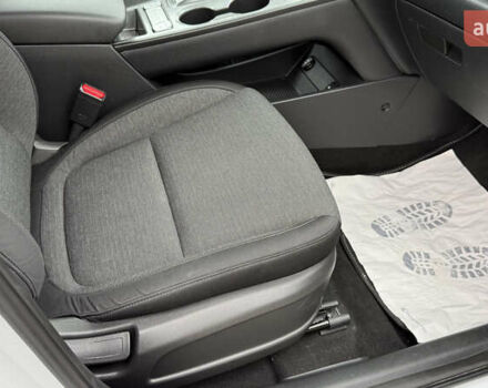 Белый Хендай Kona, объемом двигателя 0 л и пробегом 70 тыс. км за 16950 $, фото 60 на Automoto.ua