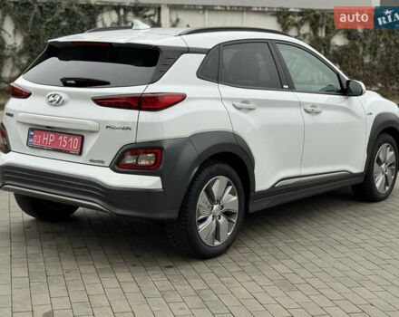 Білий Хендай Kona, об'ємом двигуна 0 л та пробігом 82 тис. км за 18500 $, фото 13 на Automoto.ua