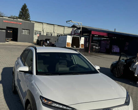 Білий Хендай Kona, об'ємом двигуна 0 л та пробігом 64 тис. км за 17500 $, фото 1 на Automoto.ua