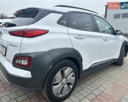Белый Хендай Kona, объемом двигателя 0 л и пробегом 74 тыс. км за 19500 $, фото 2 на Automoto.ua