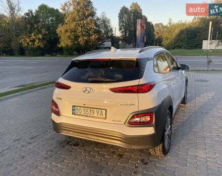 Белый Хендай Kona, объемом двигателя 0 л и пробегом 112 тыс. км за 18000 $, фото 5 на Automoto.ua