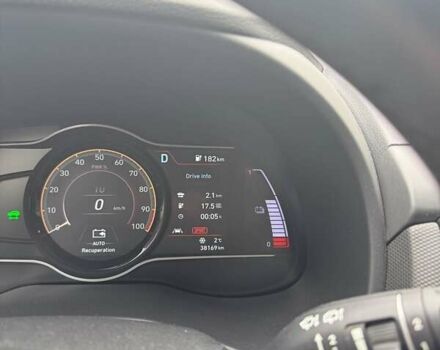 Белый Хендай Kona, объемом двигателя 0 л и пробегом 39 тыс. км за 17800 $, фото 6 на Automoto.ua