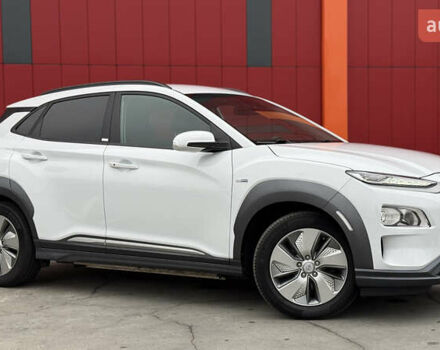 Белый Хендай Kona, объемом двигателя 0 л и пробегом 70 тыс. км за 16950 $, фото 10 на Automoto.ua