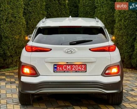 Белый Хендай Kona, объемом двигателя 0 л и пробегом 70 тыс. км за 17700 $, фото 7 на Automoto.ua