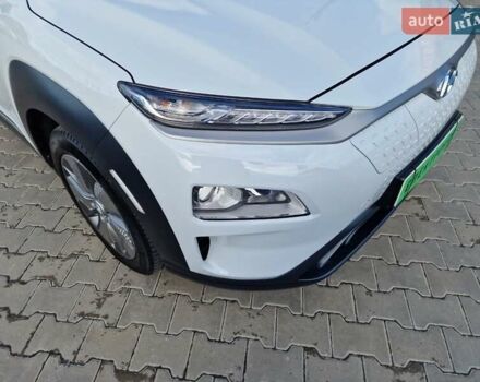 Белый Хендай Kona, объемом двигателя 0 л и пробегом 70 тыс. км за 16500 $, фото 5 на Automoto.ua