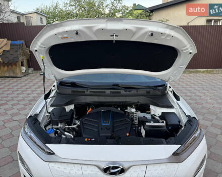 Білий Хендай Kona, об'ємом двигуна 0 л та пробігом 77 тис. км за 15499 $, фото 35 на Automoto.ua