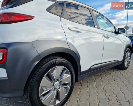Белый Хендай Kona, объемом двигателя 0 л и пробегом 70 тыс. км за 16500 $, фото 10 на Automoto.ua