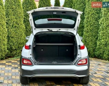 Белый Хендай Kona, объемом двигателя 0 л и пробегом 70 тыс. км за 17700 $, фото 13 на Automoto.ua