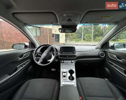 Хендай Kona 2020 в Днепре (Днепропетровске) на Automoto.ua Белый Хендай Kona, объемом двигателя 0 л и пробегом 57 тыс. км за 14900 $, фото 10 на Automoto.ua