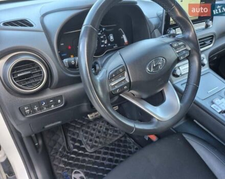 Белый Хендай Kona, объемом двигателя 0 л и пробегом 98 тыс. км за 17200 $, фото 5 на Automoto.ua