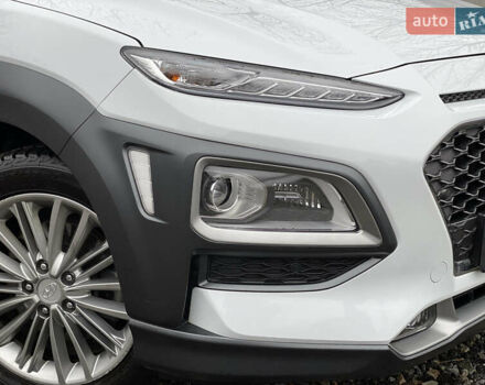 Белый Хендай Kona, объемом двигателя 1.59 л и пробегом 43 тыс. км за 20490 $, фото 2 на Automoto.ua