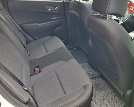 Белый Хендай Kona, объемом двигателя 0 л и пробегом 55 тыс. км за 16500 $, фото 3 на Automoto.ua