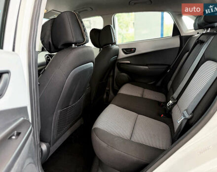 Белый Хендай Kona, объемом двигателя 2 л и пробегом 115 тыс. км за 15700 $, фото 20 на Automoto.ua