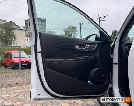 Білий Хендай Kona, об'ємом двигуна 39 л та пробігом 46 тис. км за 16999 $, фото 12 на Automoto.ua