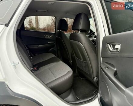 Белый Хендай Kona, объемом двигателя 0 л и пробегом 115 тыс. км за 17250 $, фото 84 на Automoto.ua