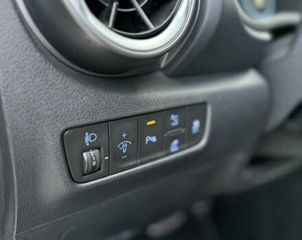 Білий Хендай Kona, об'ємом двигуна 0 л та пробігом 63 тис. км за 16499 $, фото 20 на Automoto.ua